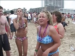 Porno lehden isot tissit ujo tylsää kotona