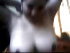 Nuori porno verkossa malli myös masturboida