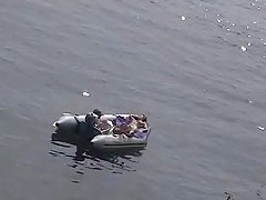 Katsella pornoa raskaana maitoa alaston ämmä peiliin